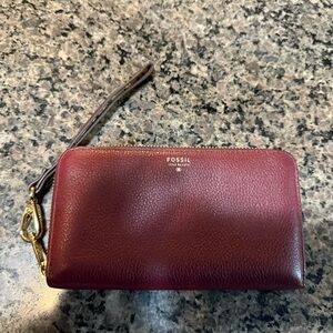 Fossil Small Wristlet Wallet in Light Cream with Black Tag